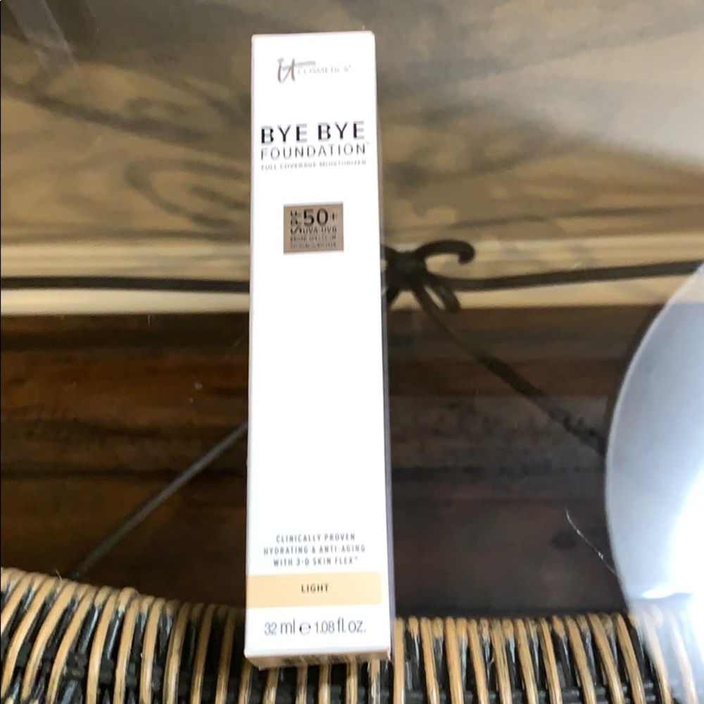 BNIB It Cosmetics BYE BYE Foundation